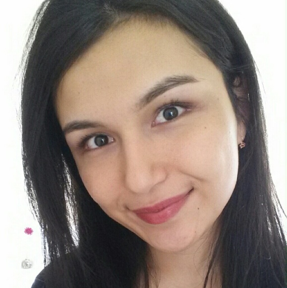 Profile Picture of Umida Rasuleva (@5555hope) on Poshmark