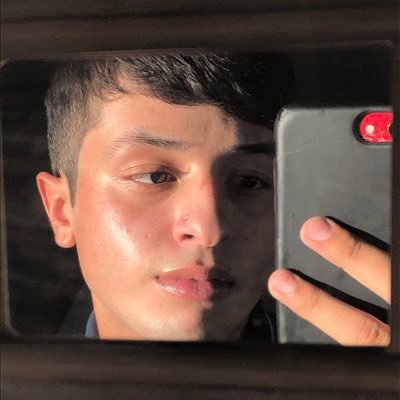 Profile Picture of 𝕳𝖔𝖙 𝕭𝖔𝖞 𝕬𝖆𝖗𝖔𝖓 (@COGNACKlNG) on Twitter