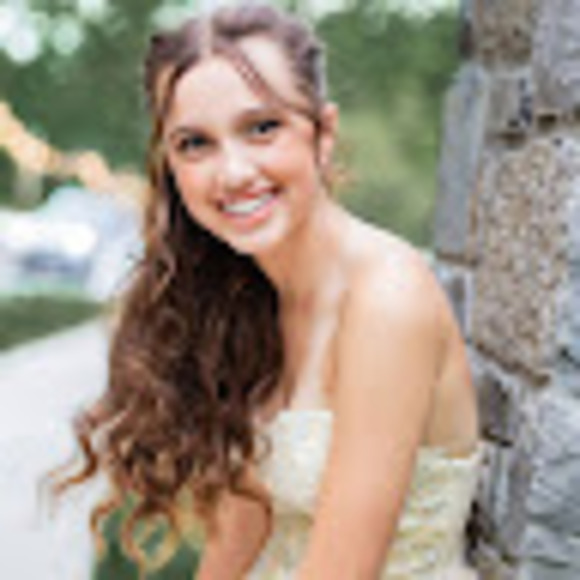 Profile Picture of Amelie Vassos (@vassosamelie) on Poshmark