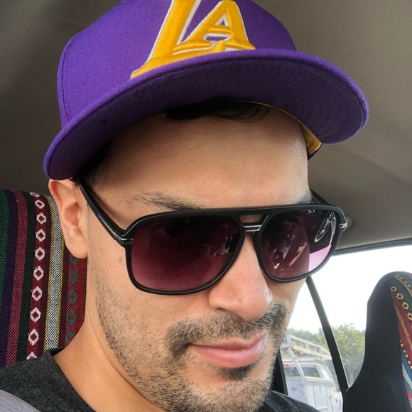 Profile Picture of Sam Solomon (@samsx3) on Poshmark