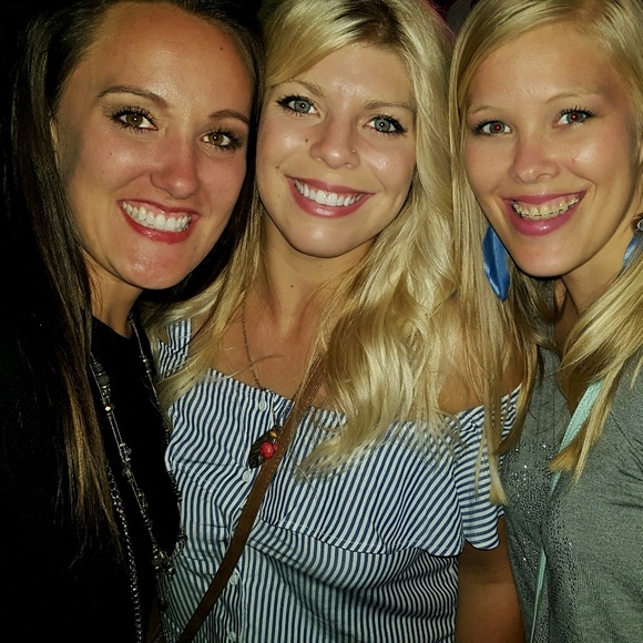 Profile Picture of Cassie Hobbs (@cassie_hobbs) on Poshmark