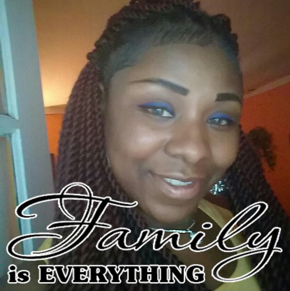 Profile Picture of Tonya Riggins (@tonyariggins) on Poshmark