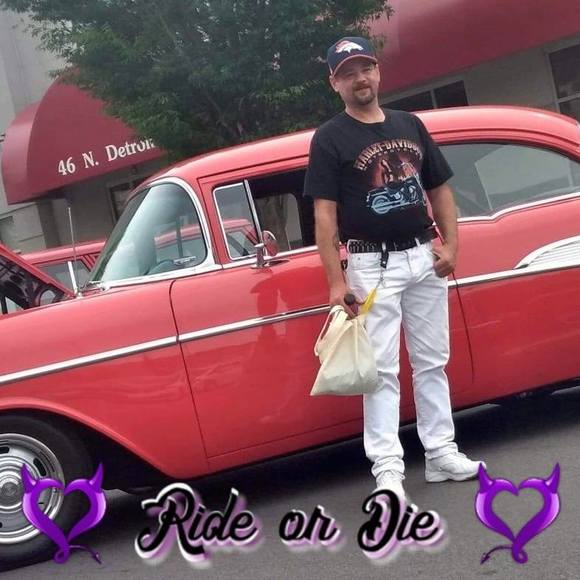 Profile Picture of James Null (@jamesnull421976) on Poshmark