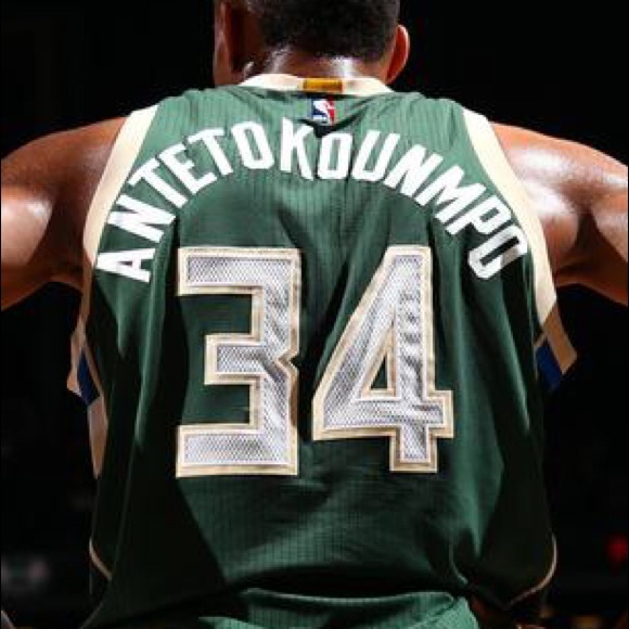 Profile Picture of Guillermo Flores (@memoafv) on Poshmark