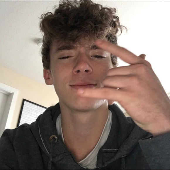 Profile Picture of Stephen Bacley (@stephenbaxley) on Poshmark