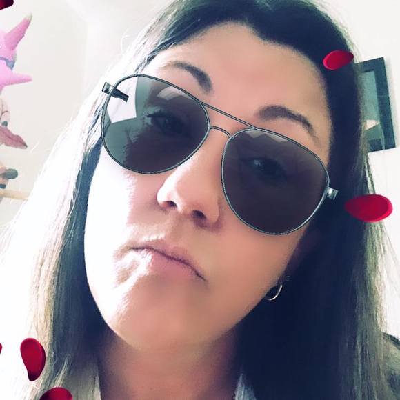 Profile Picture of Shannon Horn amditis (@shannonamditis) on Poshmark