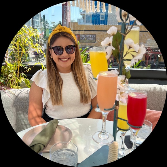 Profile Picture of Vanessa Rosas (@vanessavigil4) on Poshmark
