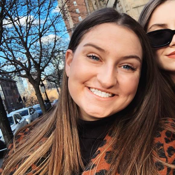 Profile Picture of Julia Groppi (@juliagroppi) on Poshmark