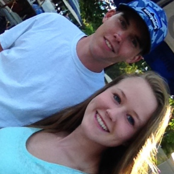 Profile Picture of Tori Hopper (@torihopper4) on Poshmark