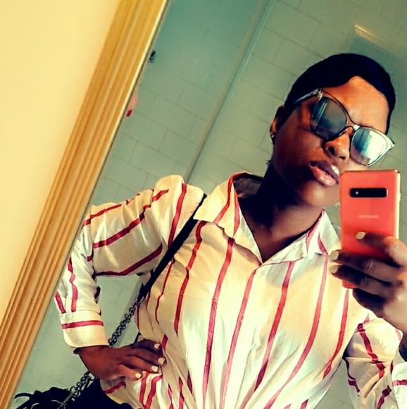 Profile Picture of Dominique Blake (@dominique110586) on Poshmark