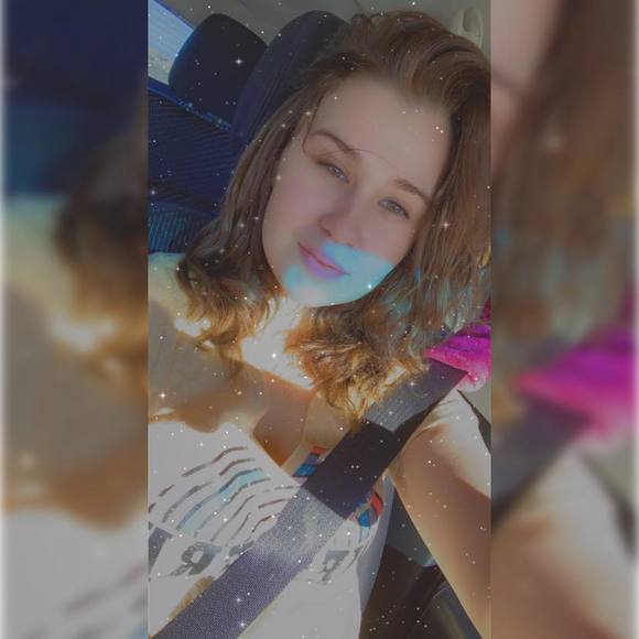 Profile Picture of Shannon Downs (@shayreneed98) on Poshmark