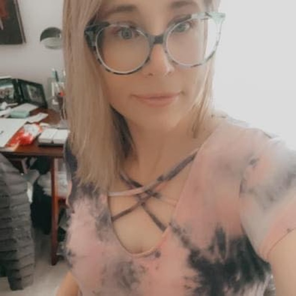 Profile Picture of Rebecca Hollabaugh (@rmarvin2605) on Poshmark