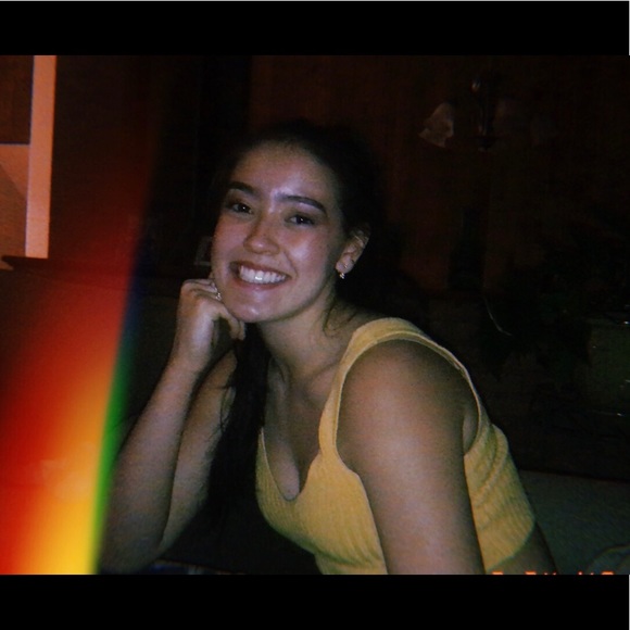 Profile Picture of Sarina Sandwell (@sarina_sandwell) on Poshmark