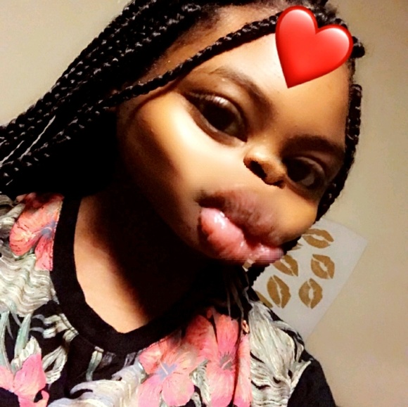 Profile Picture of Sunshine Sunshine (@daytrice) on Poshmark