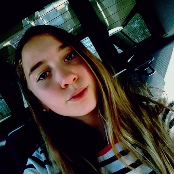 Profile Picture of Lyla Cernich (@lovely_lyla82) on Poshmark