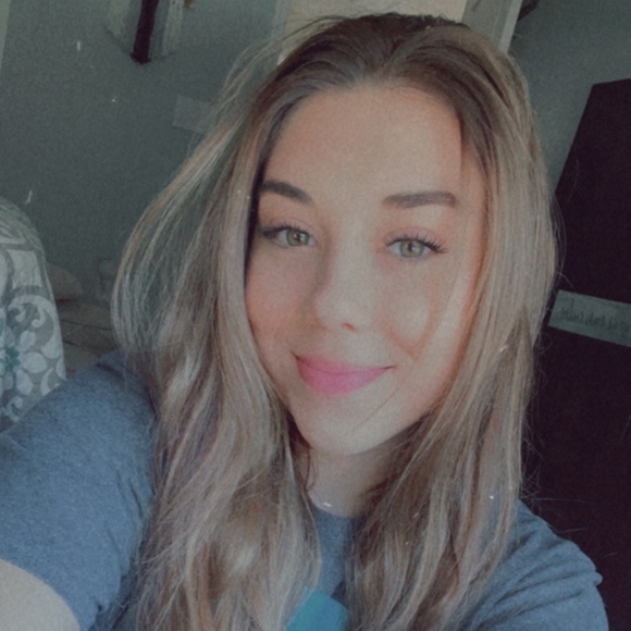 Profile Picture of Jenna Grimando (@jgrimando) on Poshmark