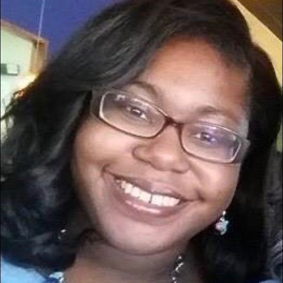 Profile Picture of Kimmie Cook (@ambitiouscoco_) on Poshmark