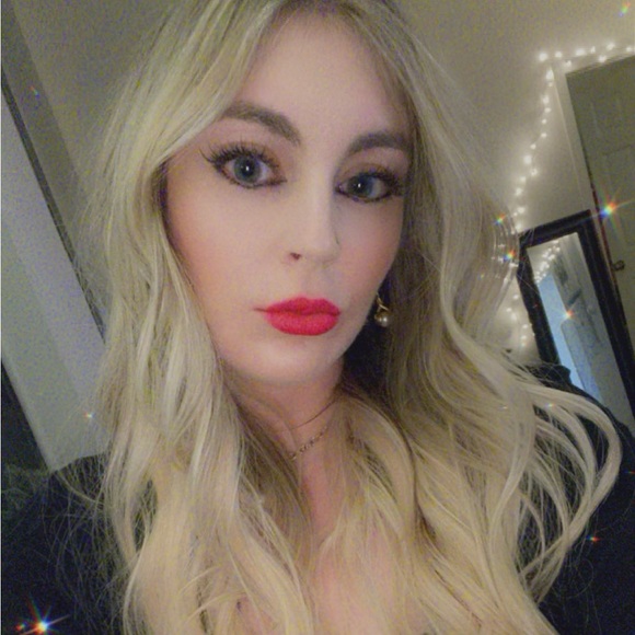 Profile Picture of Heather Lacourse (@hal95) on Poshmark