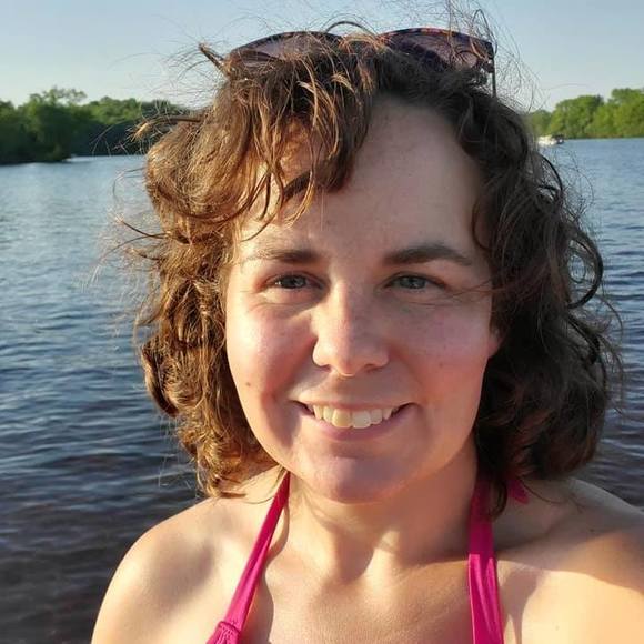 Profile Picture of Erin Shadbolt (@elk1985) on Poshmark