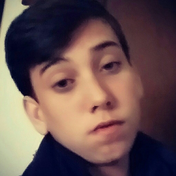 Profile Picture of Daniel Angelo (@dangelorussul) on Poshmark