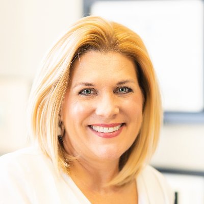 Profile Picture of Sharon Quataert (@SharonQTeam) on Twitter
