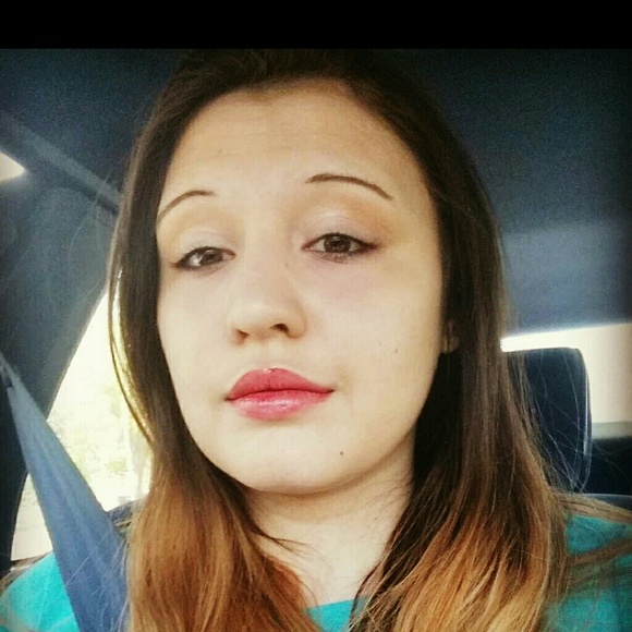 Ann Brovold - Poshmark Profile Picture of Ann Brovold (@annieboorose) on Poshmark