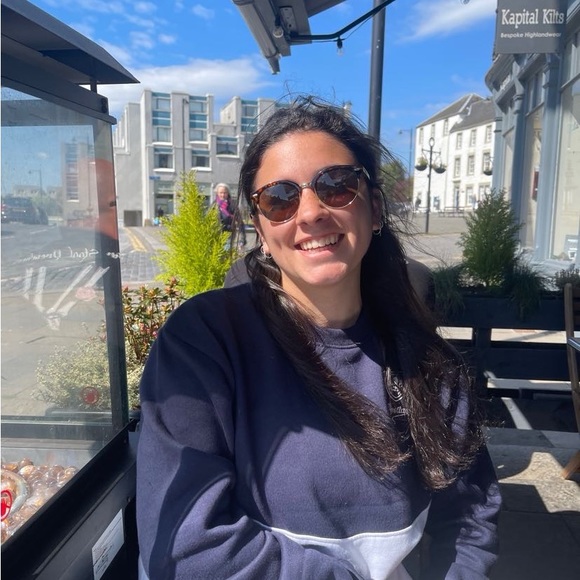 Profile Picture of Cecilia Castro (@cecilia80803) on Poshmark