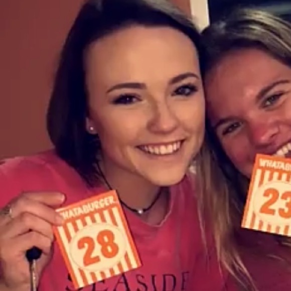 Sydni Binford - Poshmark Profile Picture of Sydni Binford (@sydbin99) on Poshmark