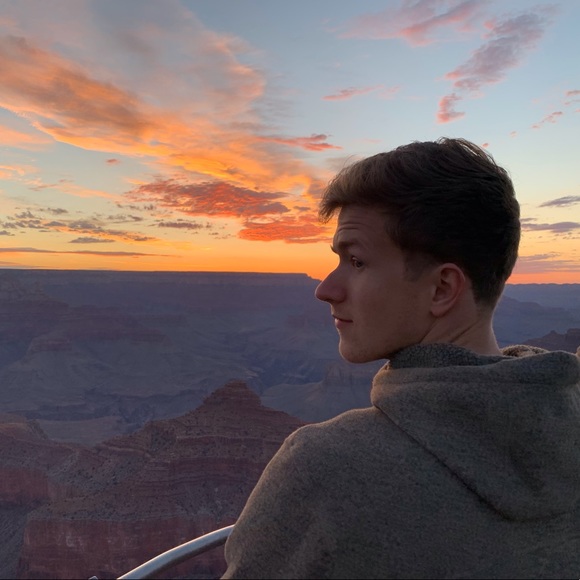 Profile Picture of Ian Gibbons (@iangibbons_) on Poshmark