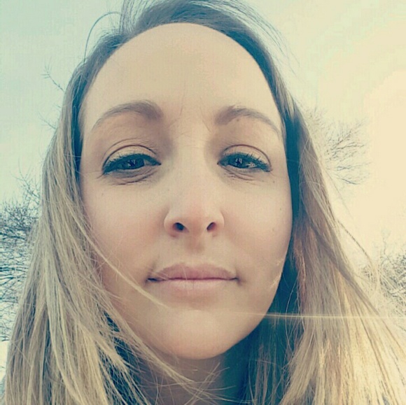 Profile Picture of Kaylie Hutcheon (@kjshutch1) on Poshmark