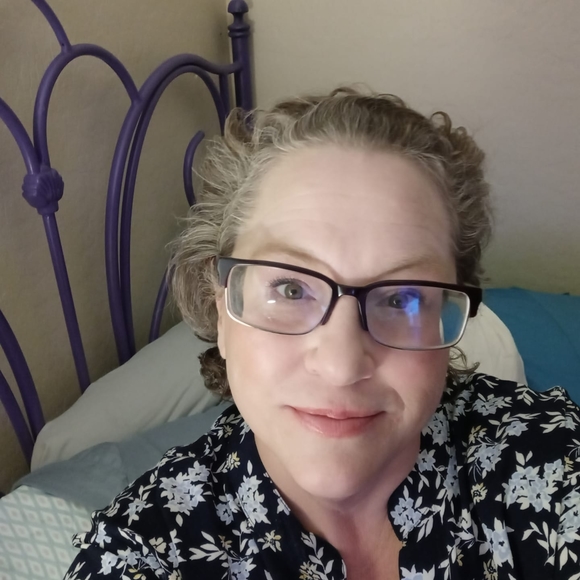 Profile Picture of Auralee Derucki (@auraleederucki) on Poshmark