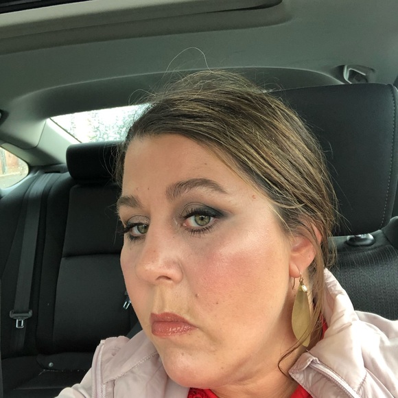 Profile Picture of Meg Zerfas (@meg_ze) on Poshmark