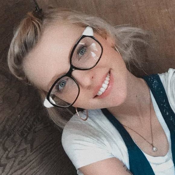 Profile Picture of Kylee Rose (@kyleerose28) on Poshmark