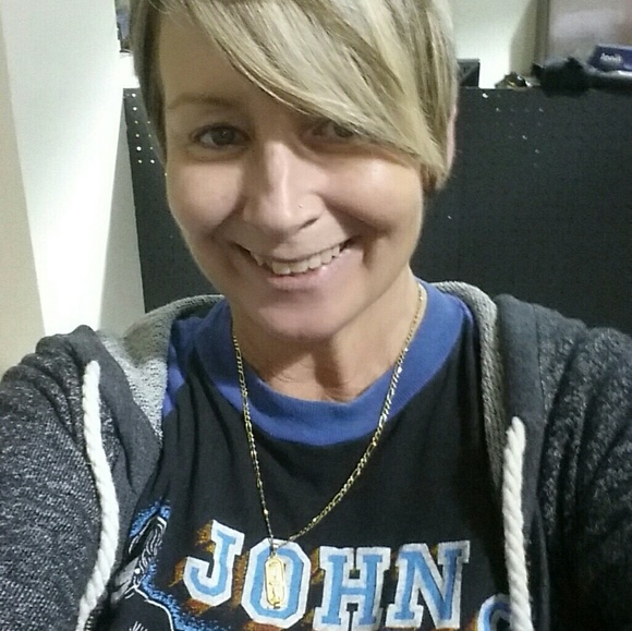 Profile Picture of Dena Fletty (@djofletty) on Poshmark