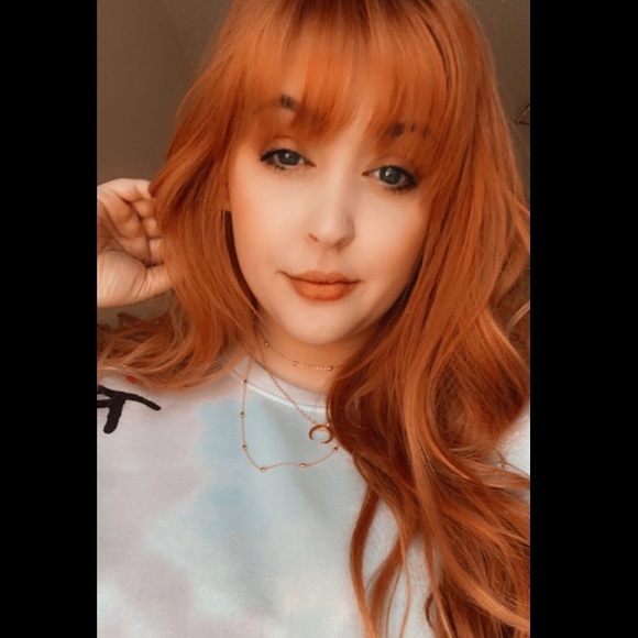 Profile Picture of Bridgette Sharpe (@sharpeimages101) on Poshmark