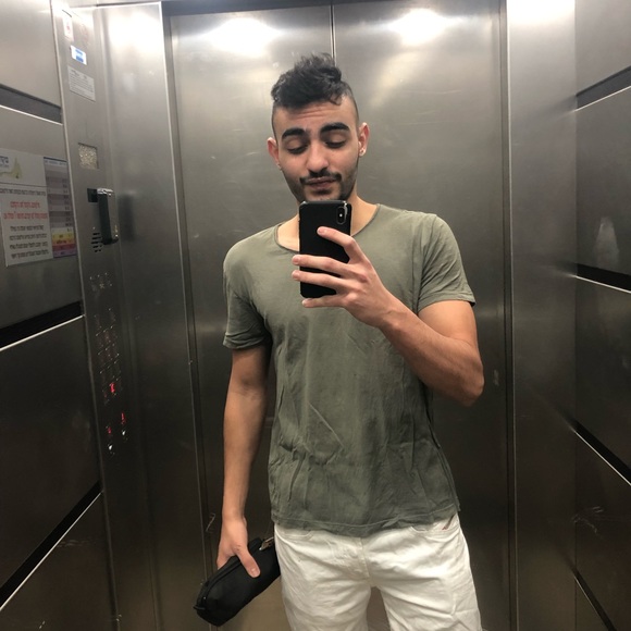 Profile Picture of Ben Elbaz (@benelbaz) on Poshmark