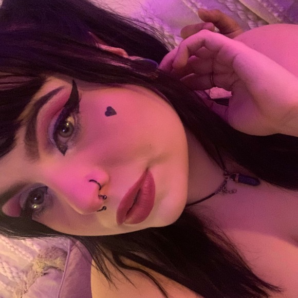 Profile Picture of Tess Mccarthy (@brilovescats) on Poshmark