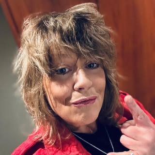 Profile Picture of Tara Simms (@tarasimms) on Instagram