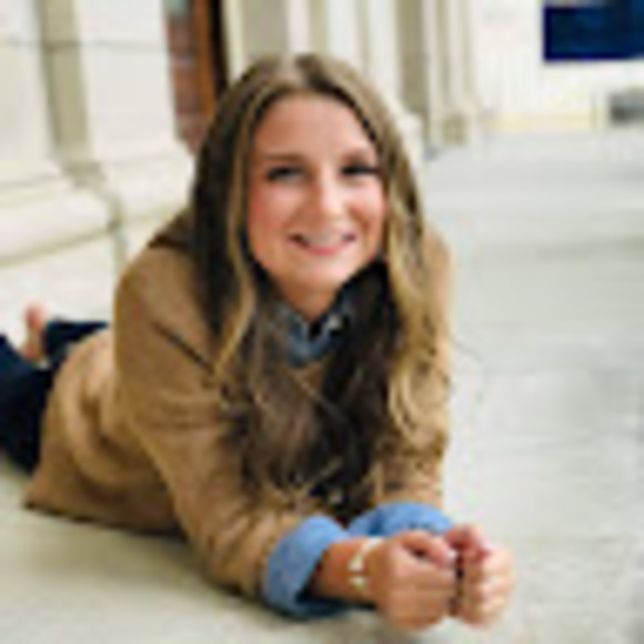 Profile Picture of Kennedy Bateman (@kennedyjb14) on Poshmark