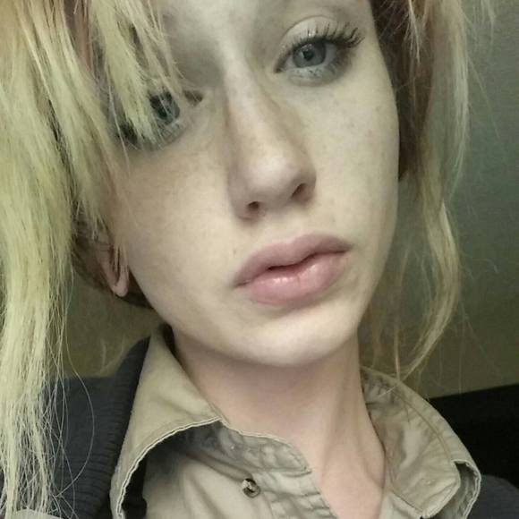 Profile Picture of Stephenie marcia Pascoe (@stepheniemarcia) on Poshmark