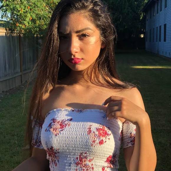 Profile Picture of Joanna Ayala (@joannaayala93) on Poshmark