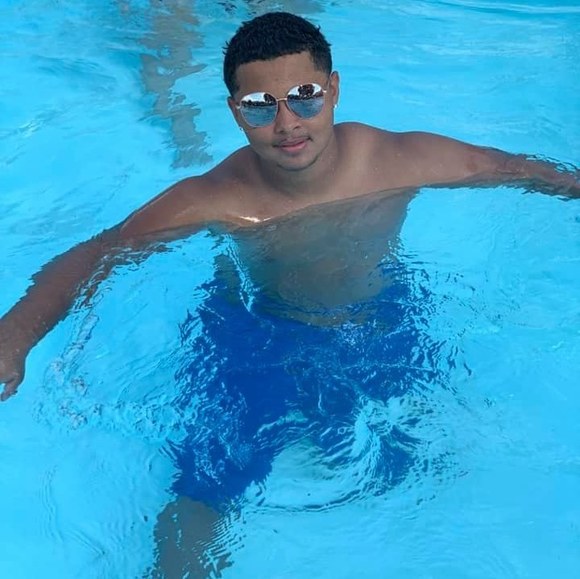 Profile Picture of Jonlouis Locklear (@jonlouisl) on Poshmark