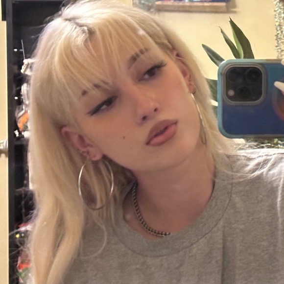 Profile Picture of Yesenia Ceballos (@lovelygirlyessy) on Poshmark