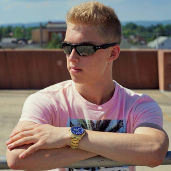 Profile Picture of Nicholas Vanderwende (@vanderwnick) on Poshmark