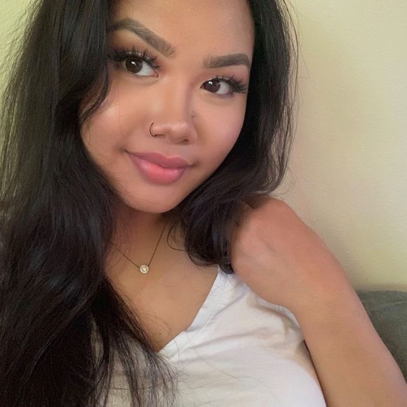 Profile Picture of Selena Luangsrinhotha (@sxlenah) on Poshmark
