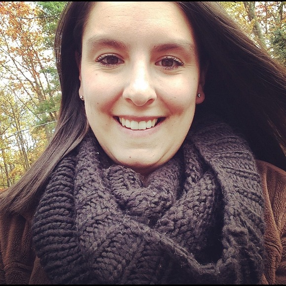 Profile Picture of Alyssa Stettler (@astettler2) on Poshmark