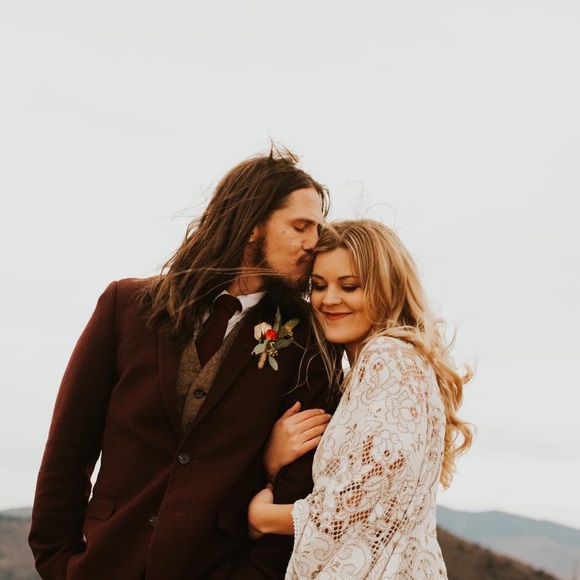 Profile Picture of Hannah Kirchiro (@hannahnatalya) on Poshmark