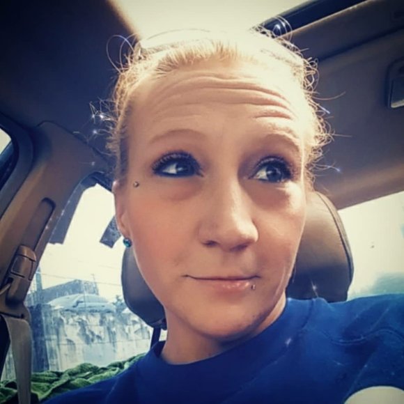 Profile Picture of Amy Fish (@amyf253) on Poshmark