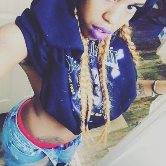 Profile Picture of Sam Farrington (@samfarrington) on Poshmark