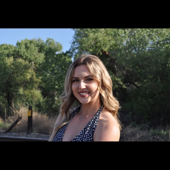 Profile Picture of Haylie Branstetter (@haylieb15) on Poshmark